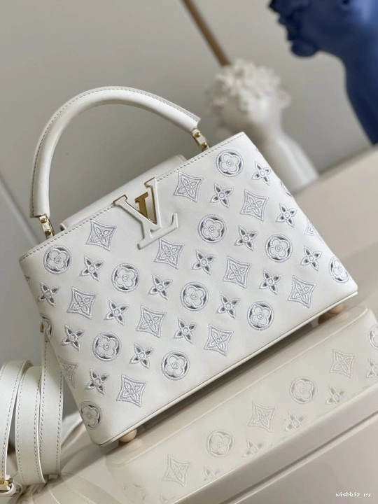 WIS BB LOUIS CAPUCINES VUITTON 0111